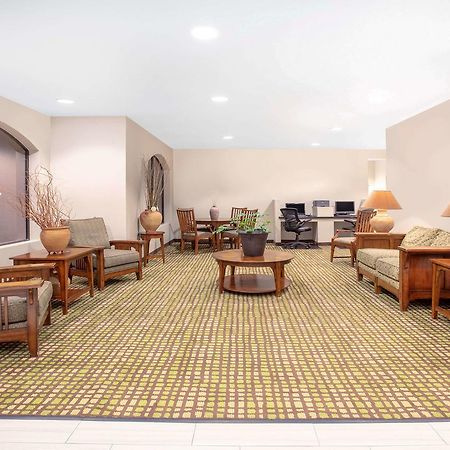 Baymont By Wyndham Roswell Hotel Екстериор снимка