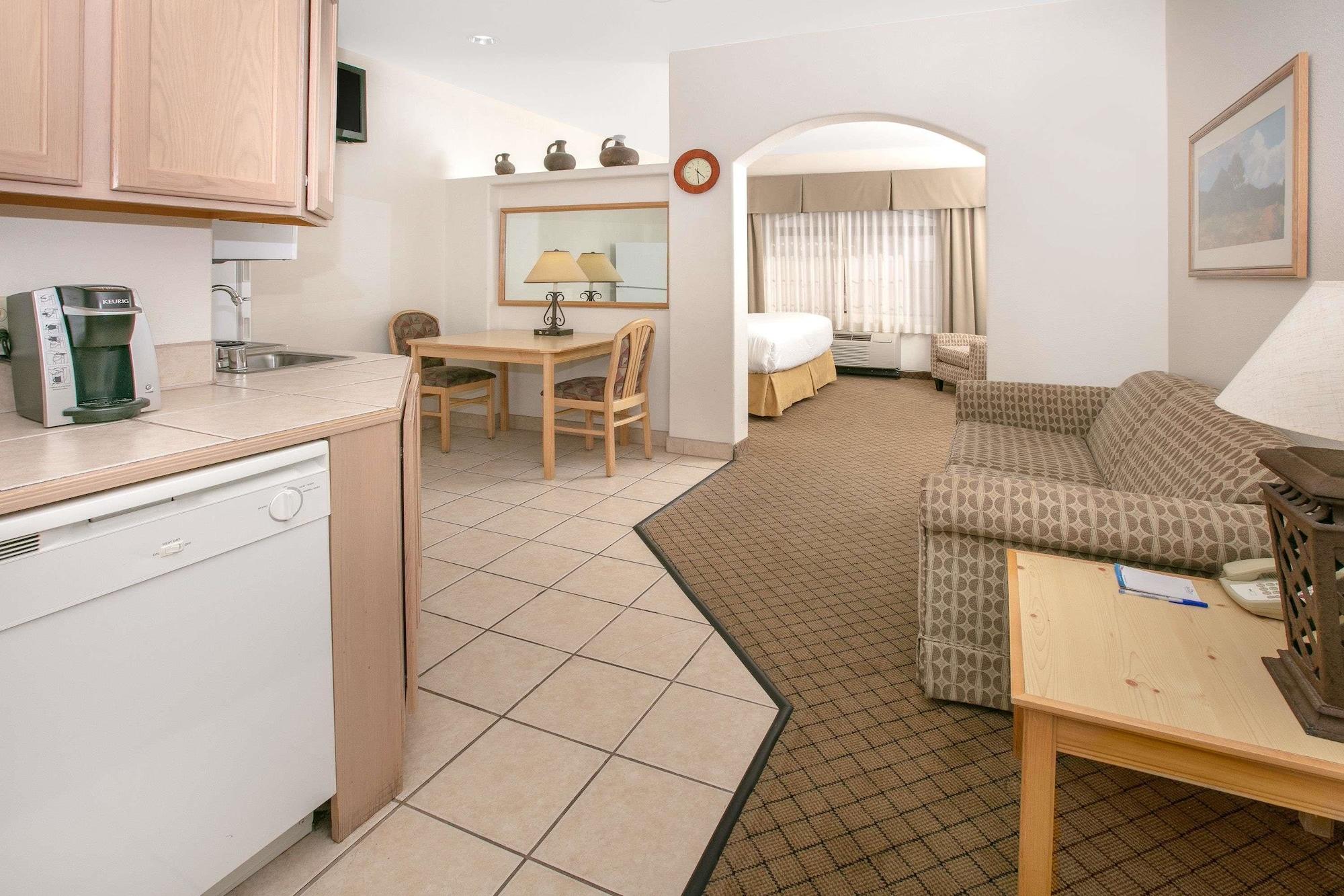 Baymont By Wyndham Roswell Hotel Екстериор снимка