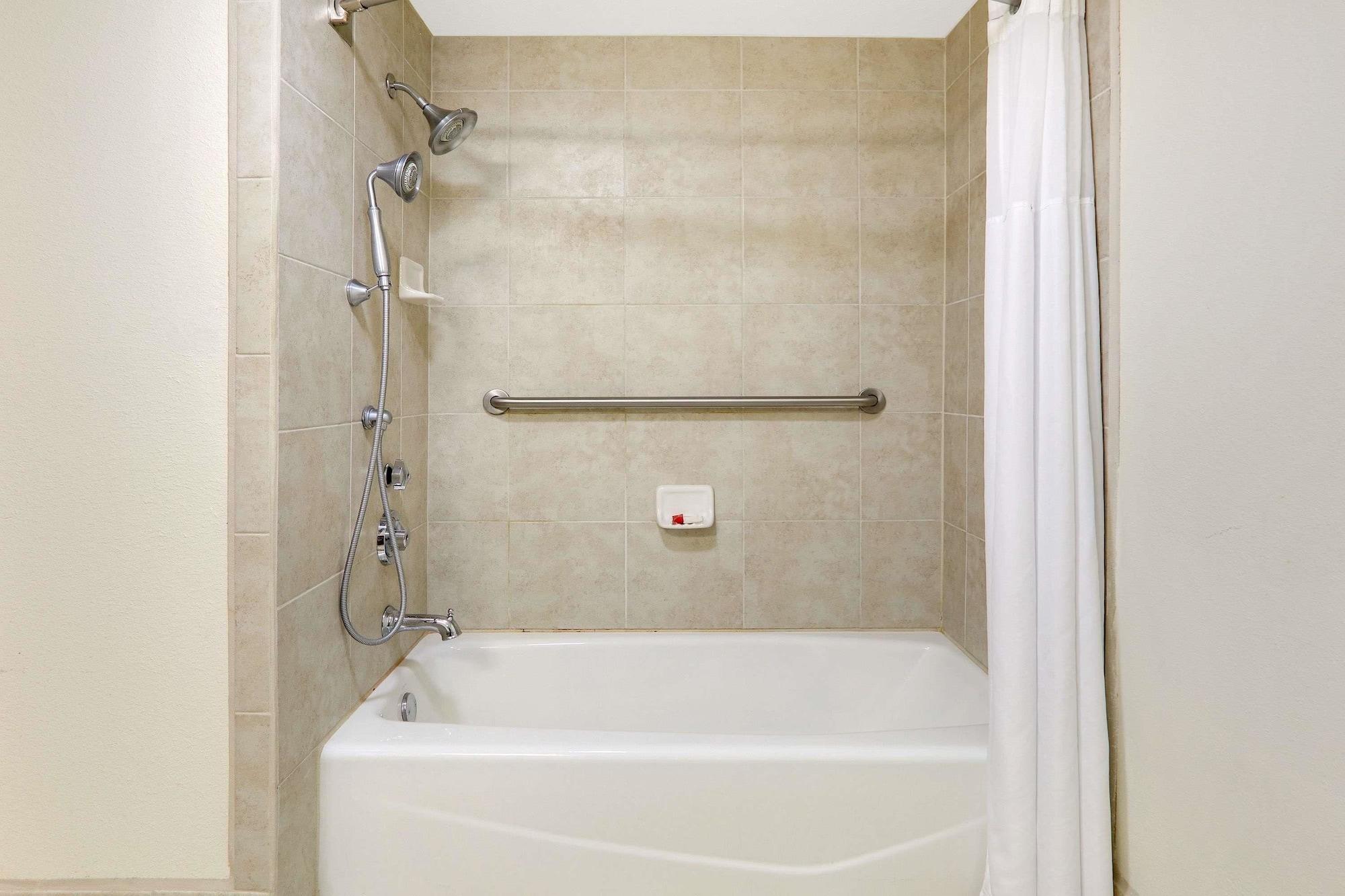Baymont By Wyndham Roswell Hotel Екстериор снимка