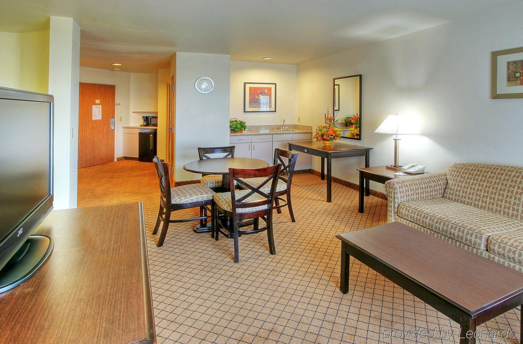 Baymont By Wyndham Roswell Hotel Стая снимка
