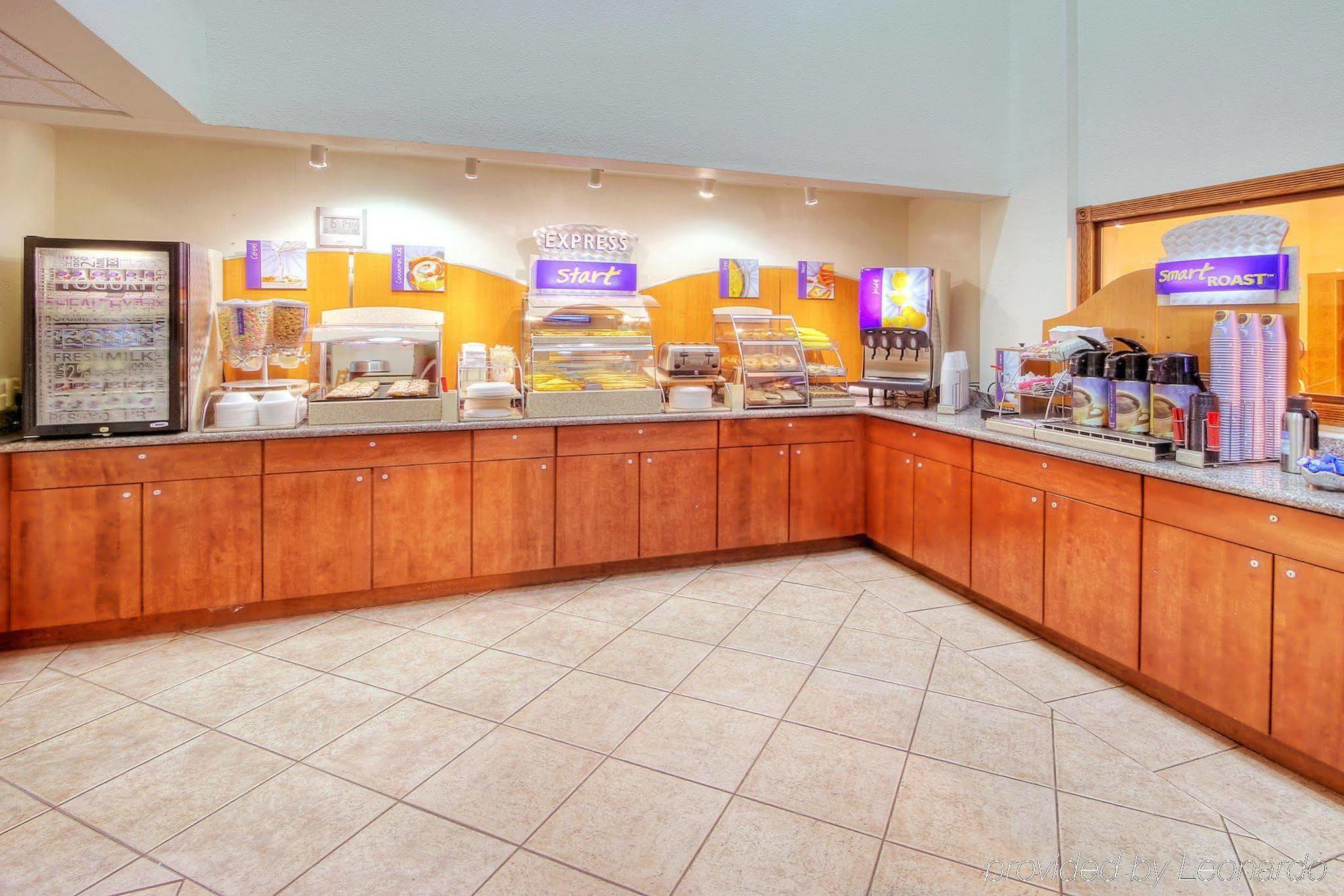 Baymont By Wyndham Roswell Hotel Екстериор снимка