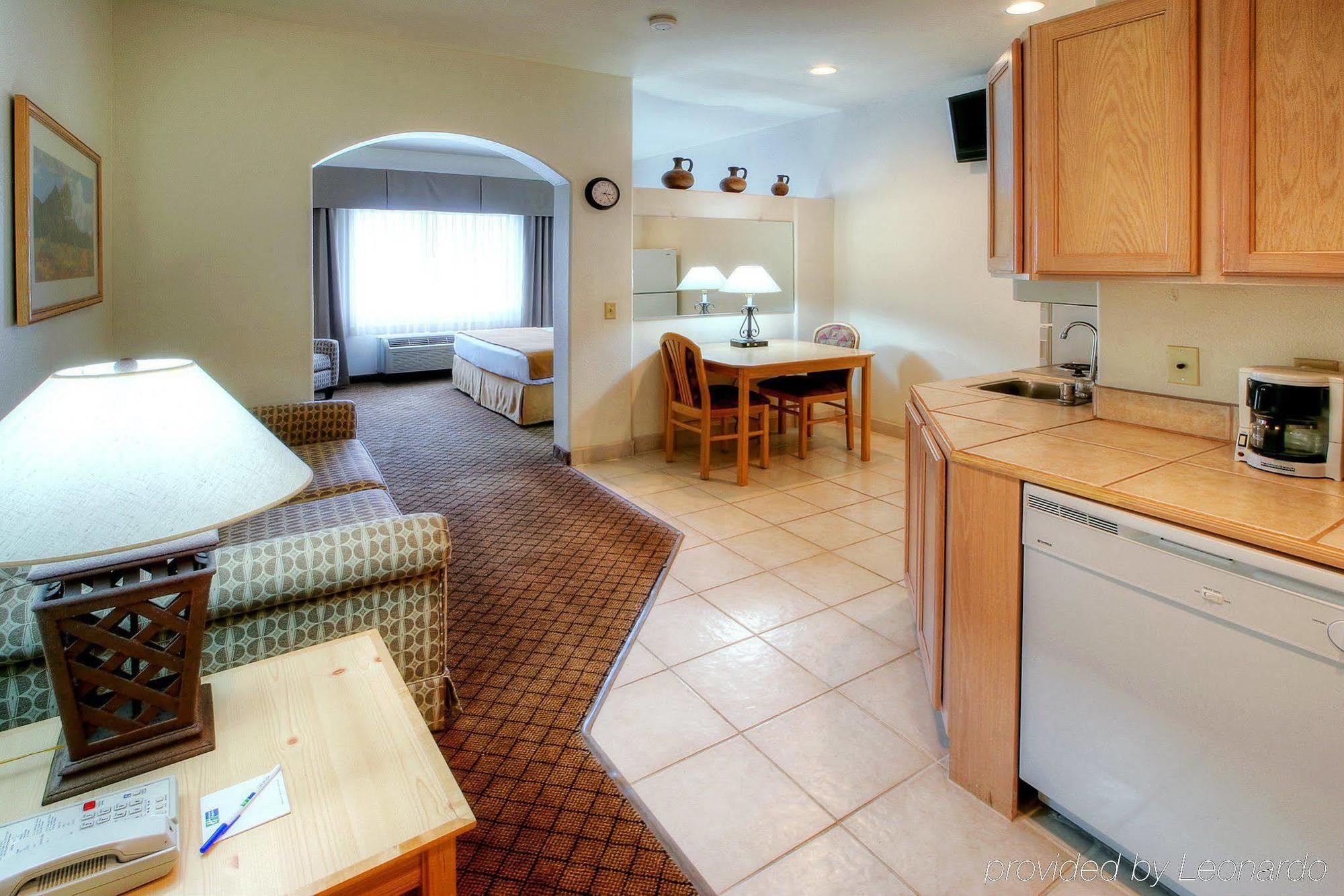 Baymont By Wyndham Roswell Hotel Екстериор снимка
