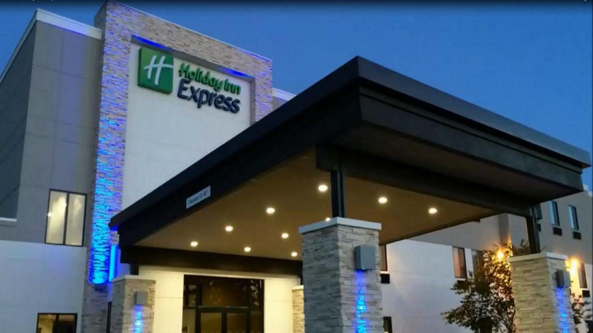 Baymont By Wyndham Roswell Hotel Екстериор снимка