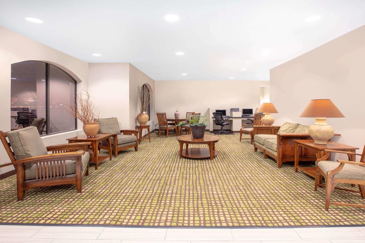 Baymont By Wyndham Roswell Hotel Екстериор снимка